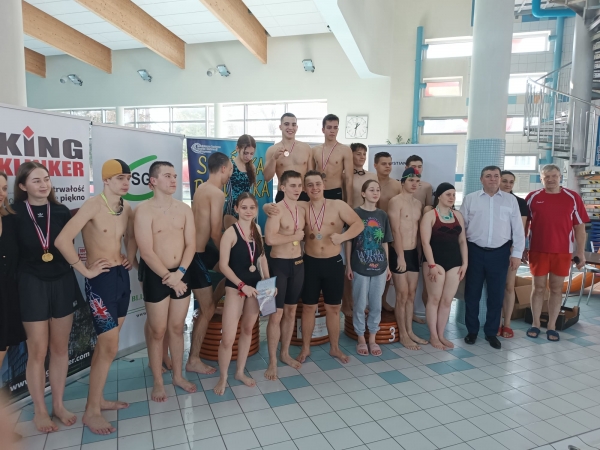 Kadeci z Lipin na podium IX Indywidulanych Mistrzostw Szkół Powiatu Przysuskiego w Pływaniu